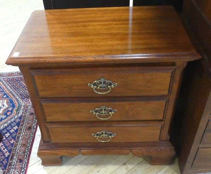 AMERICAN DREW BEDSIDE TABLE