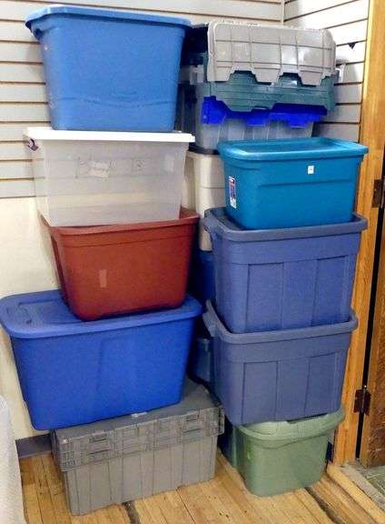 15 PLASTIC TOTES