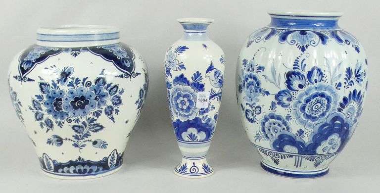 THREE DELFTS VASES