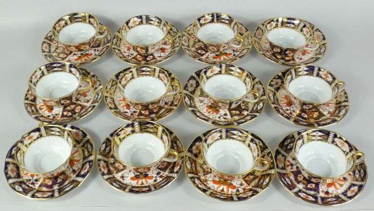 SET 12 DERBY CUPS & SAUCERS