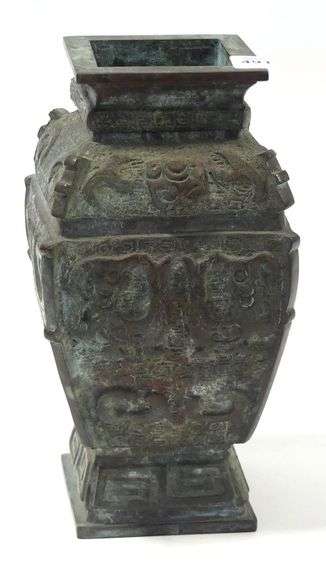 CHINESE BRONZE VASE
