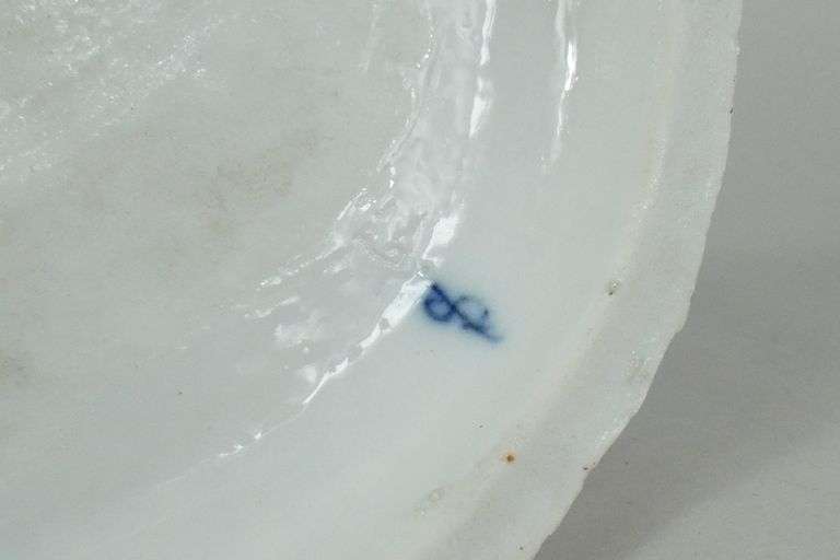 ANTIQUE DRESDEN FIGURE GROUP