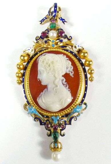 ANTIQUE CAMEO PENDANT