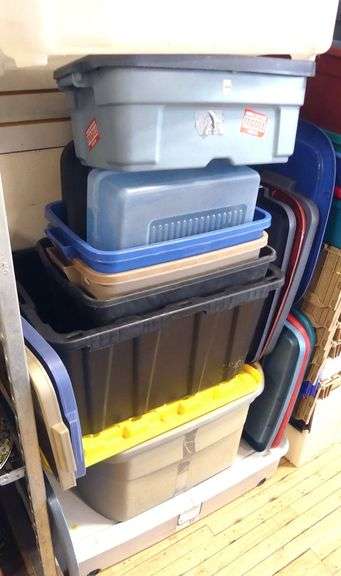 28 PLASTIC TOTES