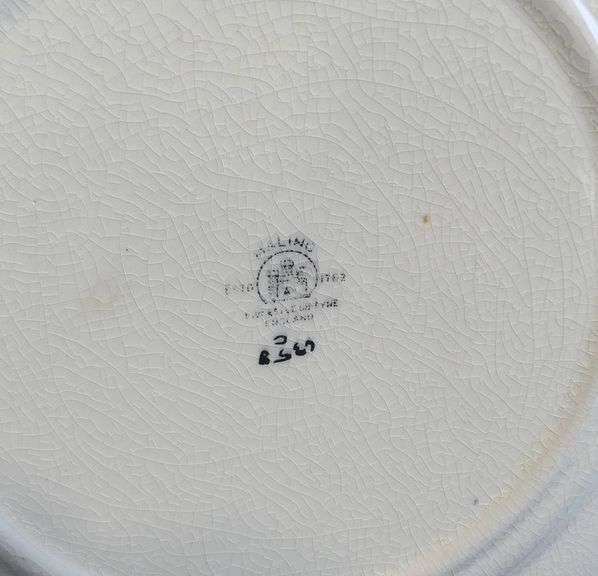 SEVEN MALING DINNER PLATES