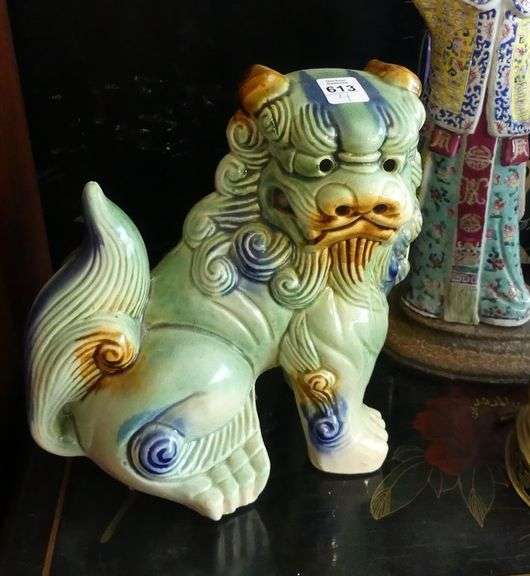 CHINESE PORCELAIN LAMPS AND FOO DOG FIGURINES