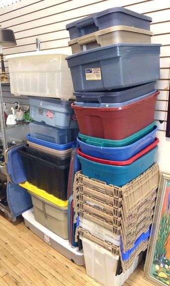 28 PLASTIC TOTES