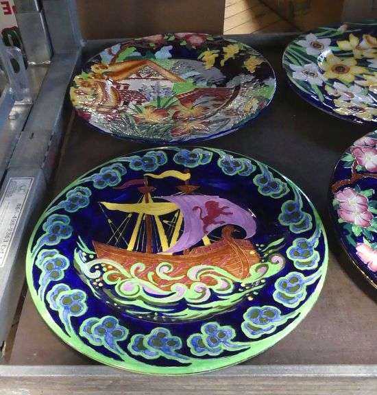 SEVEN MALING DINNER PLATES