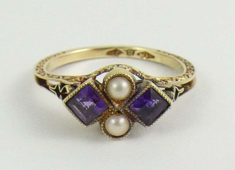 LADIES' ANTIQUE RING
