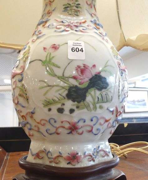 ASIAN PORCELAIN TABLE LAMP