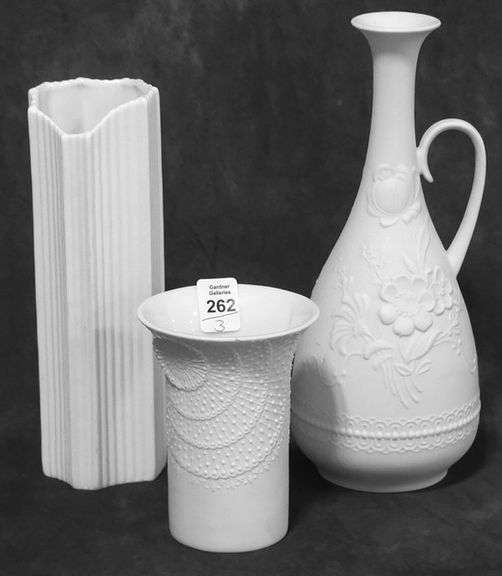 THREE PIECES OF KAISER PORCELAIN