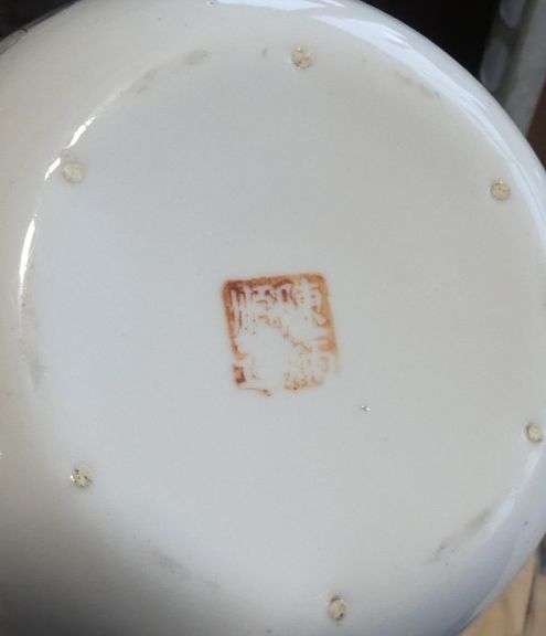 THREE PIECES OF CHINESE FAMILLE ROSE PORCELAIN