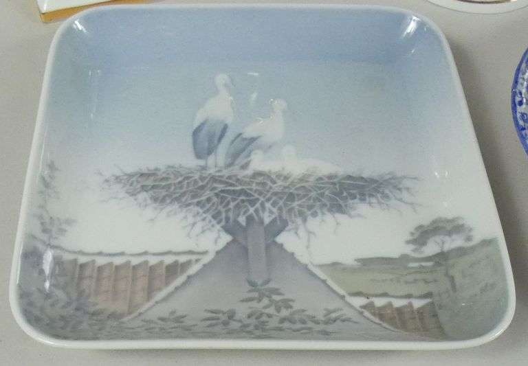 5 PIECES FINE PORCELAIN