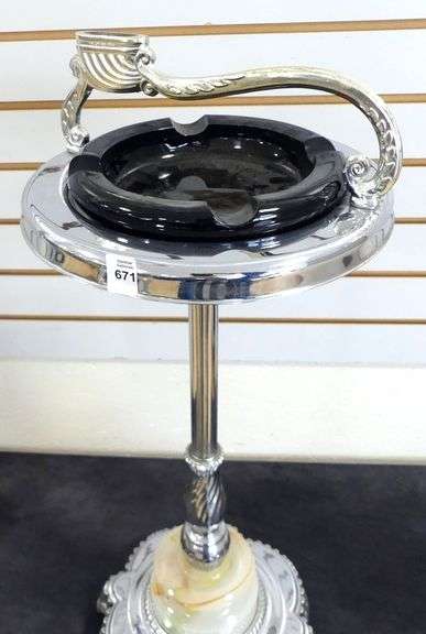 VINTAGE CHROME SMOKER'S STAND