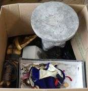 BOX LOT OF DECORATIVE AND SOUVENIR ITEMS
