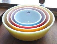 GRADUATED PYREX MIXING BOWL SET