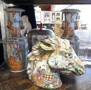 FOUR PIECES OF CHINESE "ROSE MEDALLION" PORCELAIN