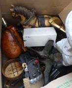 BOX LOT OF DECORATIVE AND SOUVENIR ITEMS