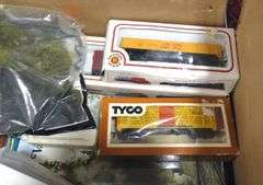 BOX LOT OF DIE-CAST MODELS, MODEL TRAINS AND ACCESSORIES