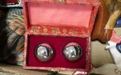 BOX LOT OF DECORATIVE ITEMS