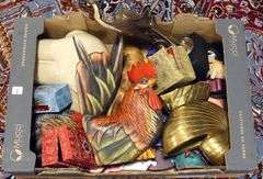 BOX LOT OF DECORATIVE ITEMS