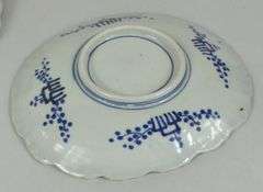 SIX PIECES OF IMARI PORCELAIN