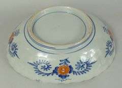 SIX PIECES OF IMARI PORCELAIN