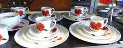 WEDGWOOD SUSIE COOPER DESIGN "CORN POPPY" DINNERWARE