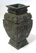 CHINESE BRONZE VASE