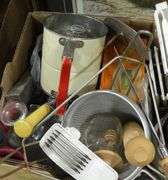 BOX LOT OF VINTAGE KITCHENWARE