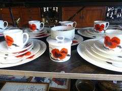 WEDGWOOD SUSIE COOPER DESIGN "CORN POPPY" DINNERWARE