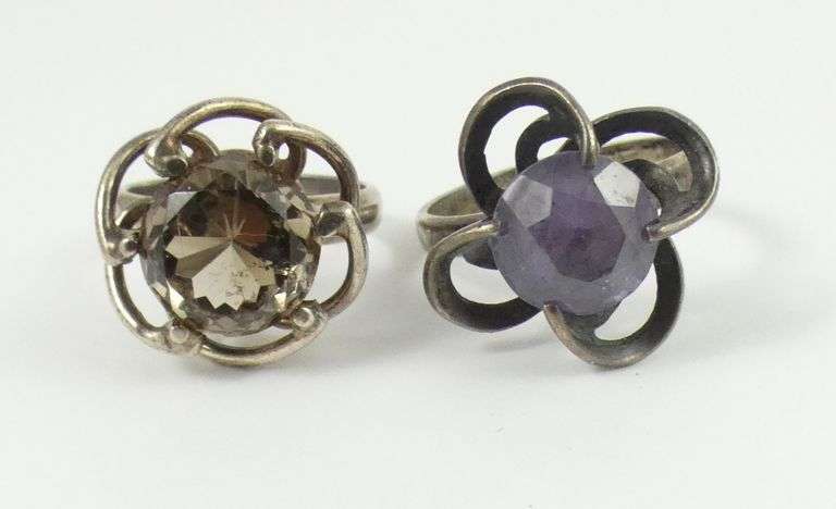 2 MID-20TH CENTURY SILVER RINGS