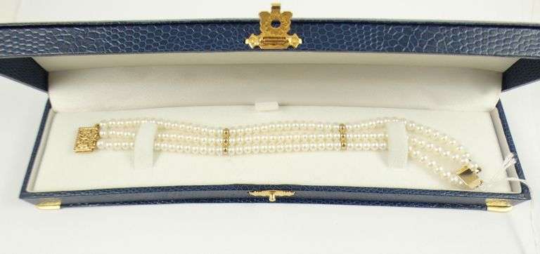 PEARL & GOLD BRACELET