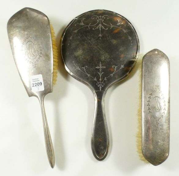 3 STERLING TOILETTE ARTICLES