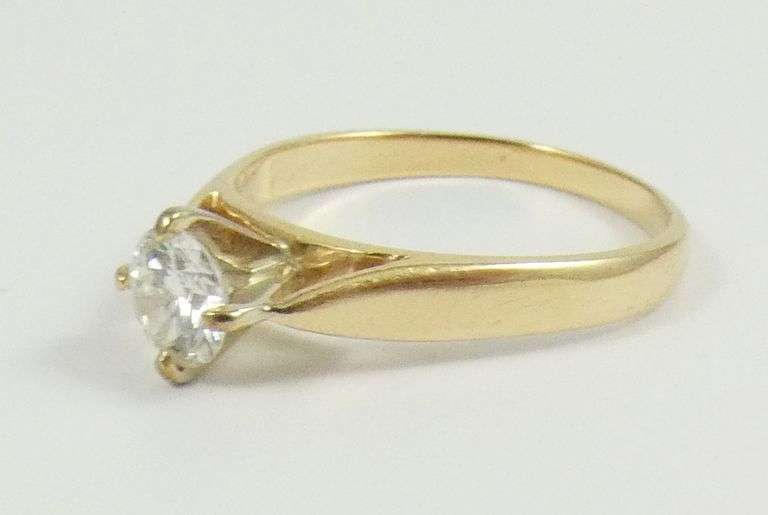 DIAMOND SOLITAIRE RING