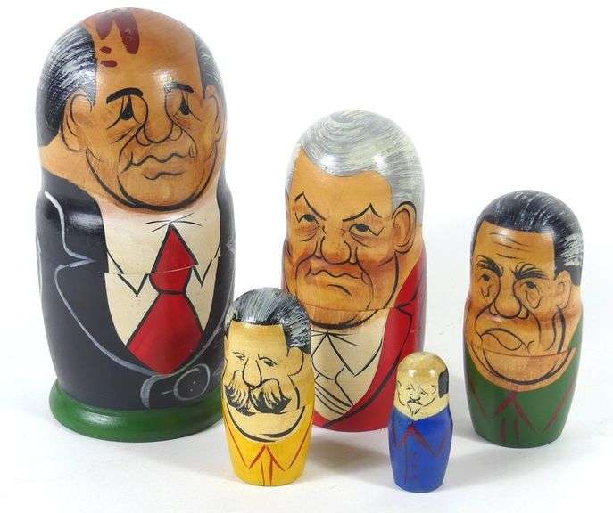 RUSSIAN NESTING DOLL SET