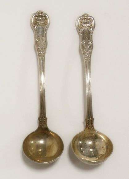 PAIR OF GEORGIAN STERLING SAUCE LADLES