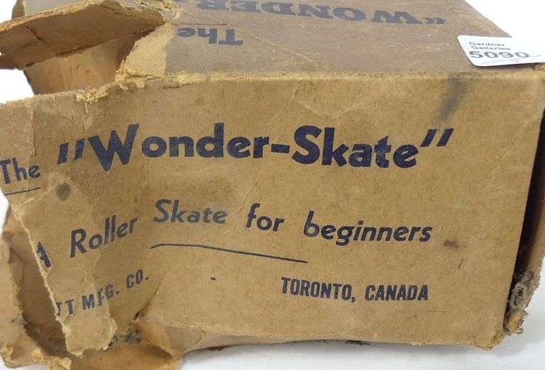 PAIR VINTAGE "WONDER-SKATES"