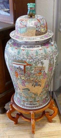 LARGE CHINESE "ROSE MEDALLION" URN