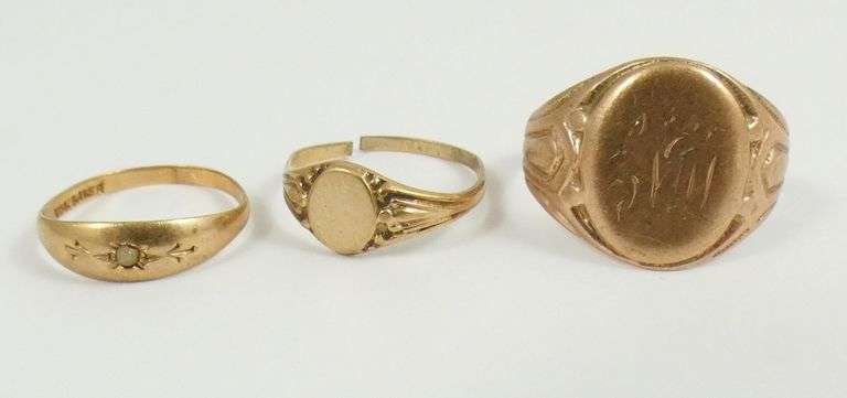 3 ANTIQUE GOLD RINGS