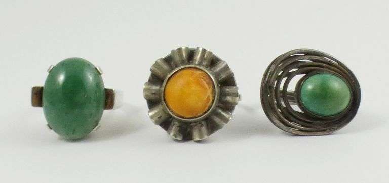 3 MID-20TH CENTURY RINGS