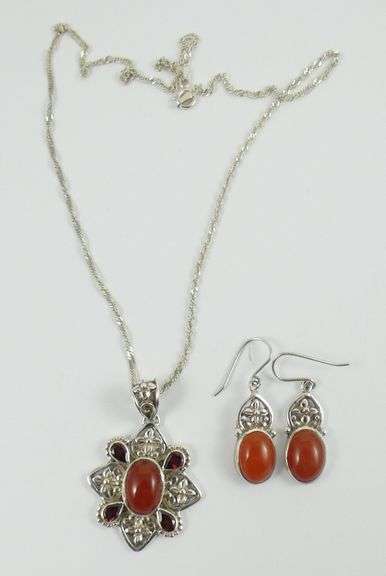 GEMSTONE NECKLACE & EARRINGS