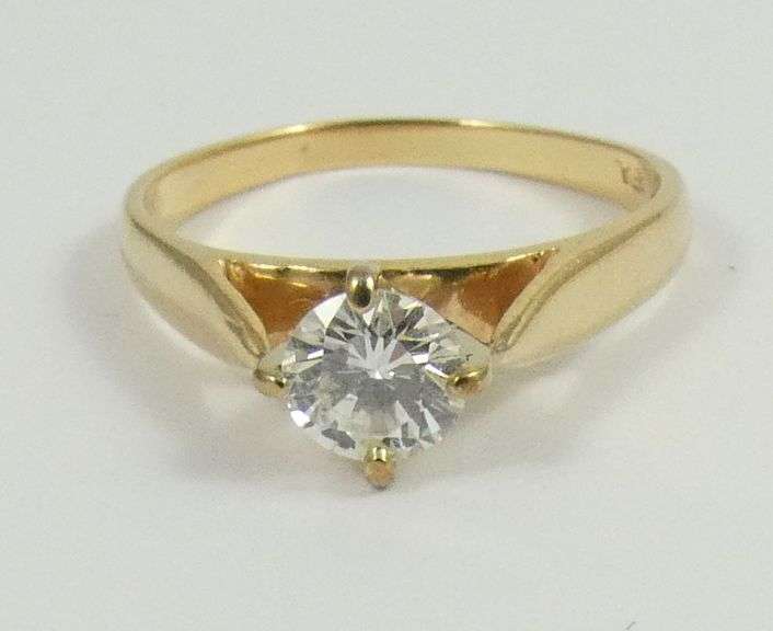 DIAMOND SOLITAIRE RING