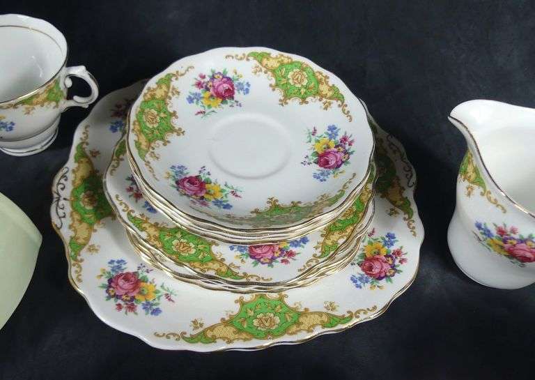 ENGLISH BONE CHINA & CERAMIC WATER DISPENSER