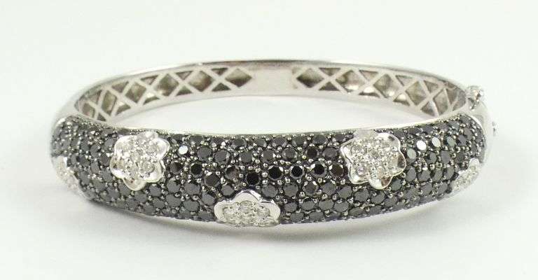 VERY VALUABLE DIAMOND BRACELET
