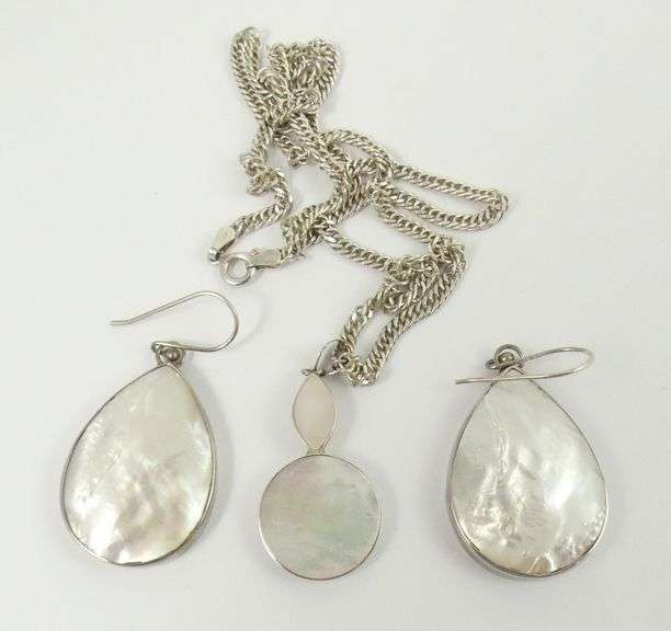 SET MOTHER-OF-PEARL JEWELLERY