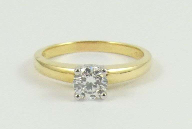 DIAMOND SOLITAIRE RING