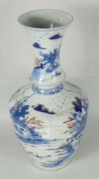 CHINESE PORCELAIN VASE