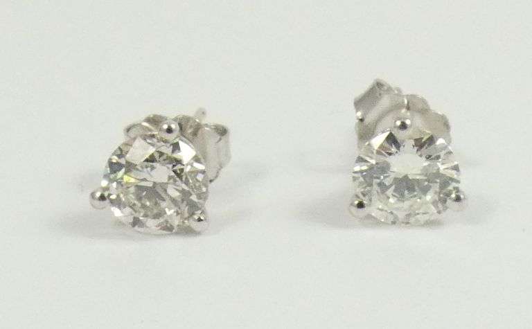 DIAMOND STUD EARRINGS