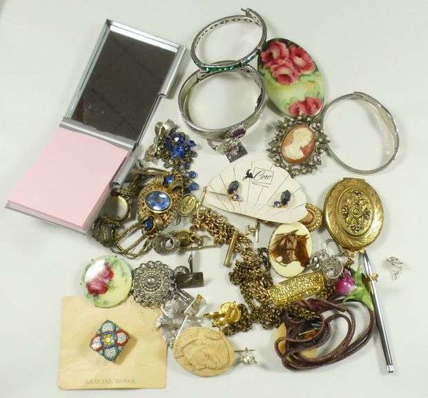 VINTAGE & ANTIQUE FASHION